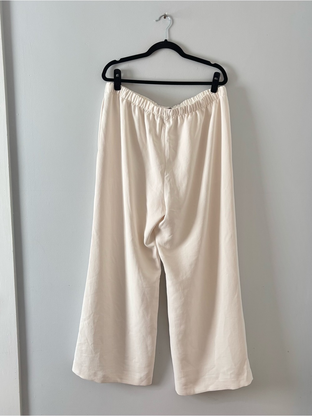 Aritzia The Lodge Pant Crepette Elastic Waist High Rise Drape Light Birch White - Picture 5 of 7